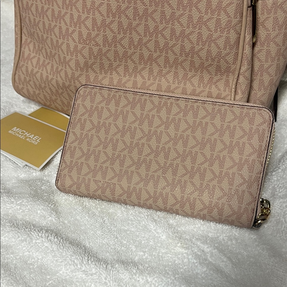Michael Kors Beige Monogram Backpack and Wallet - Picture 5 of 7